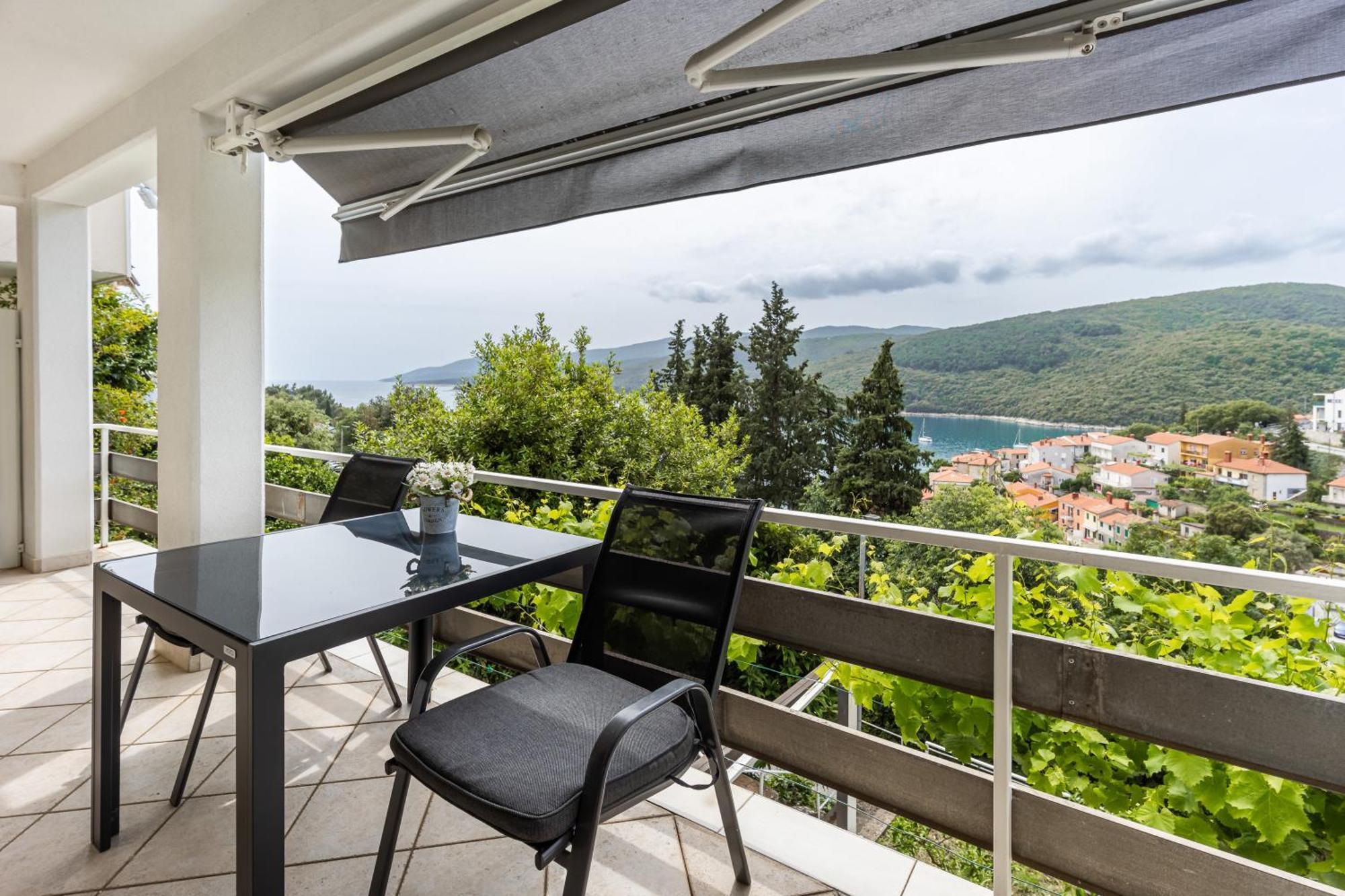 Apartments Sea View Rabac Esterno foto