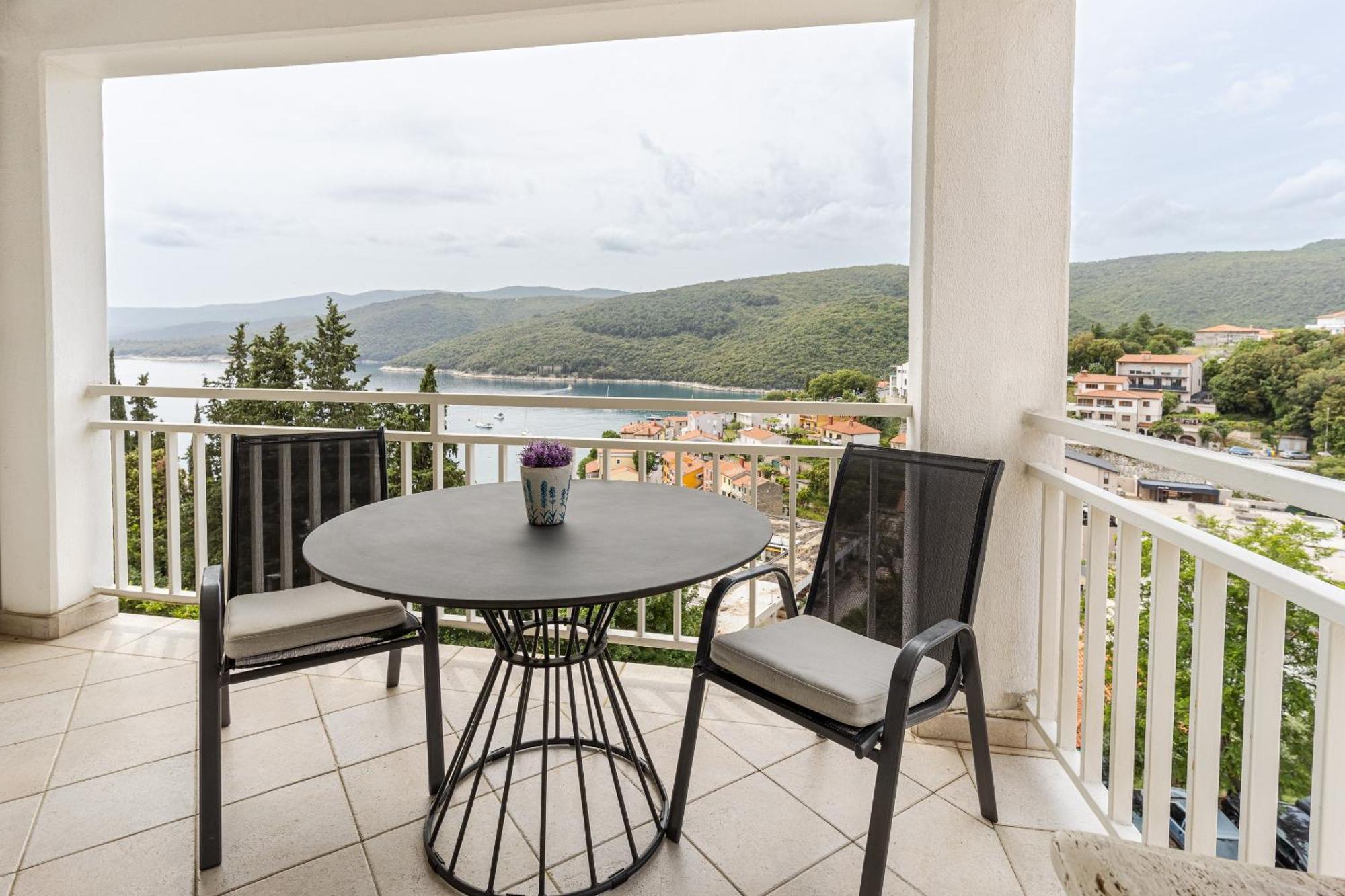 Apartments Sea View Rabac Esterno foto